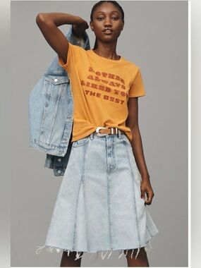 ✨MOTHER (EUC) Half Swing Fray
Denim Midi Skirt Size 28✨